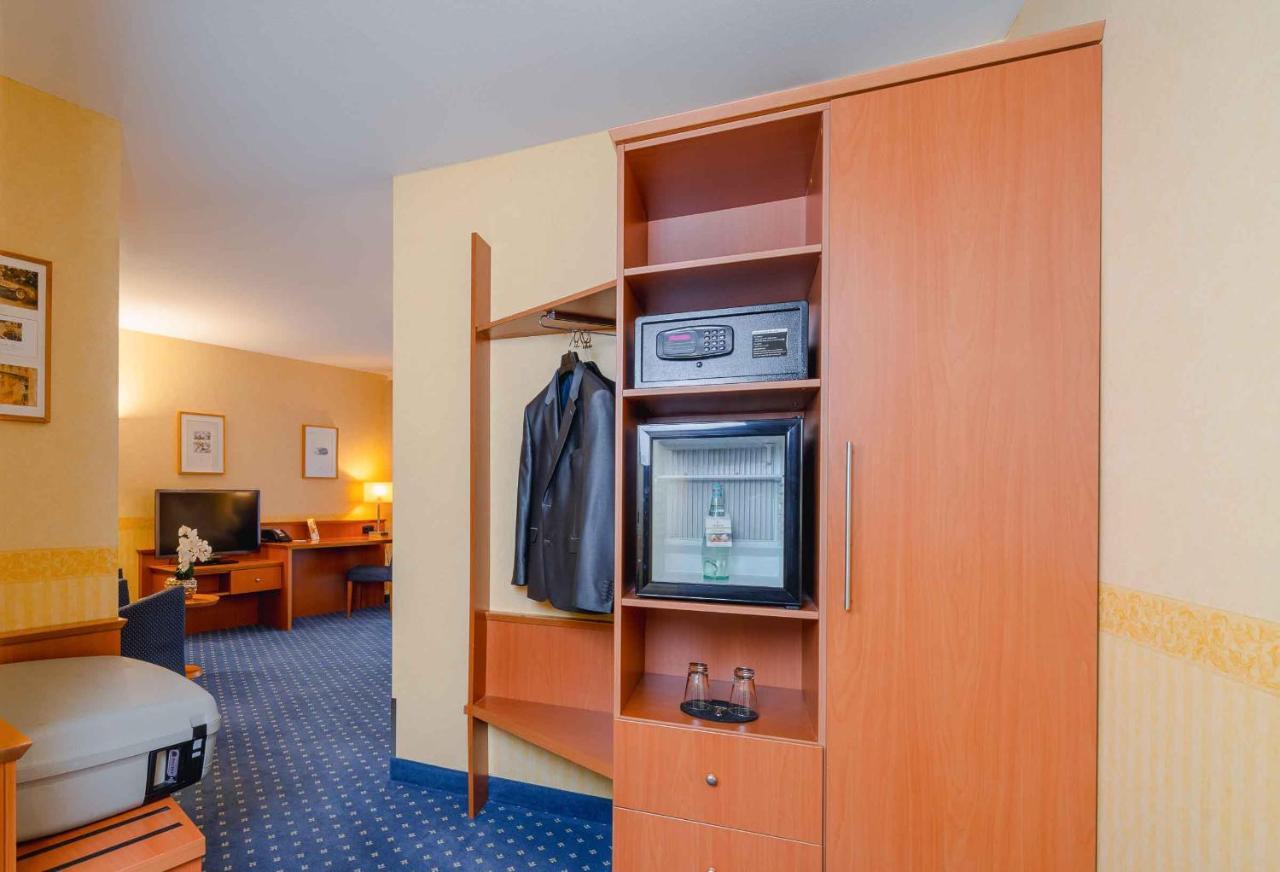 Plaza Inn Koeln Пульхайм Экстерьер фото